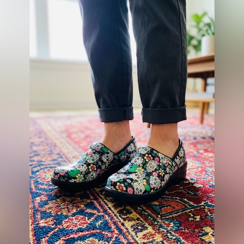 #Savvy Sugar Skull Clogs - Size 8.5 Comfortable nurse